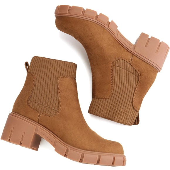 Chelsea Boots NWOT!! - Picture 4 of 6